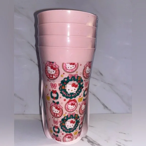 Hello kitty Pink Christmas cups - Picture 1 of 5